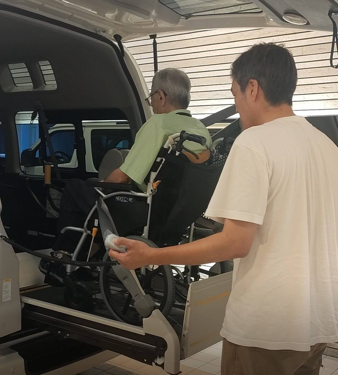 お好きな音楽で心地よく過ごせる＊清潔なリラックス車内の写真